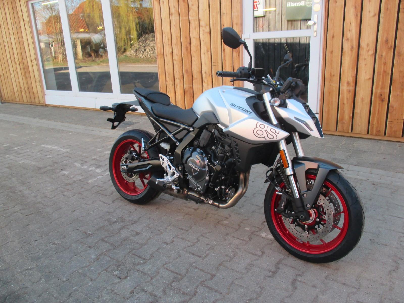 Suzuki GSX-8S  matt silber Aktionspreis