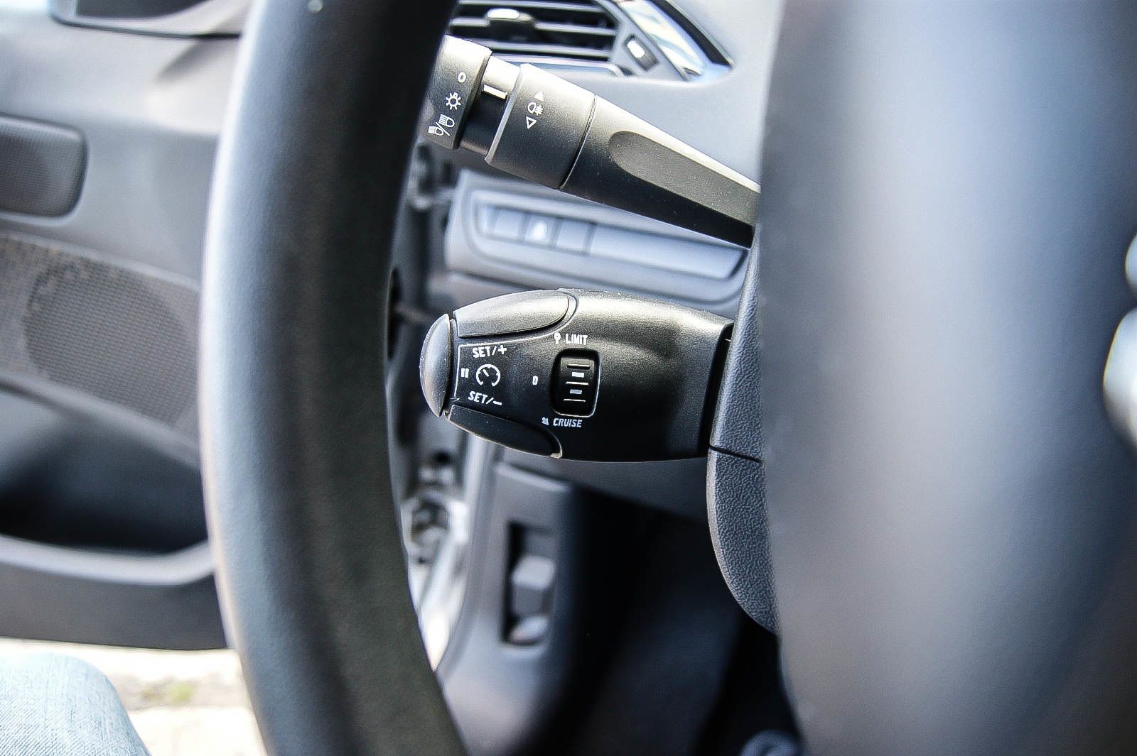Fahrzeugabbildung Peugeot 208 1.0 VTi Active KLIMA TEMPOMAT SERVICE NEU