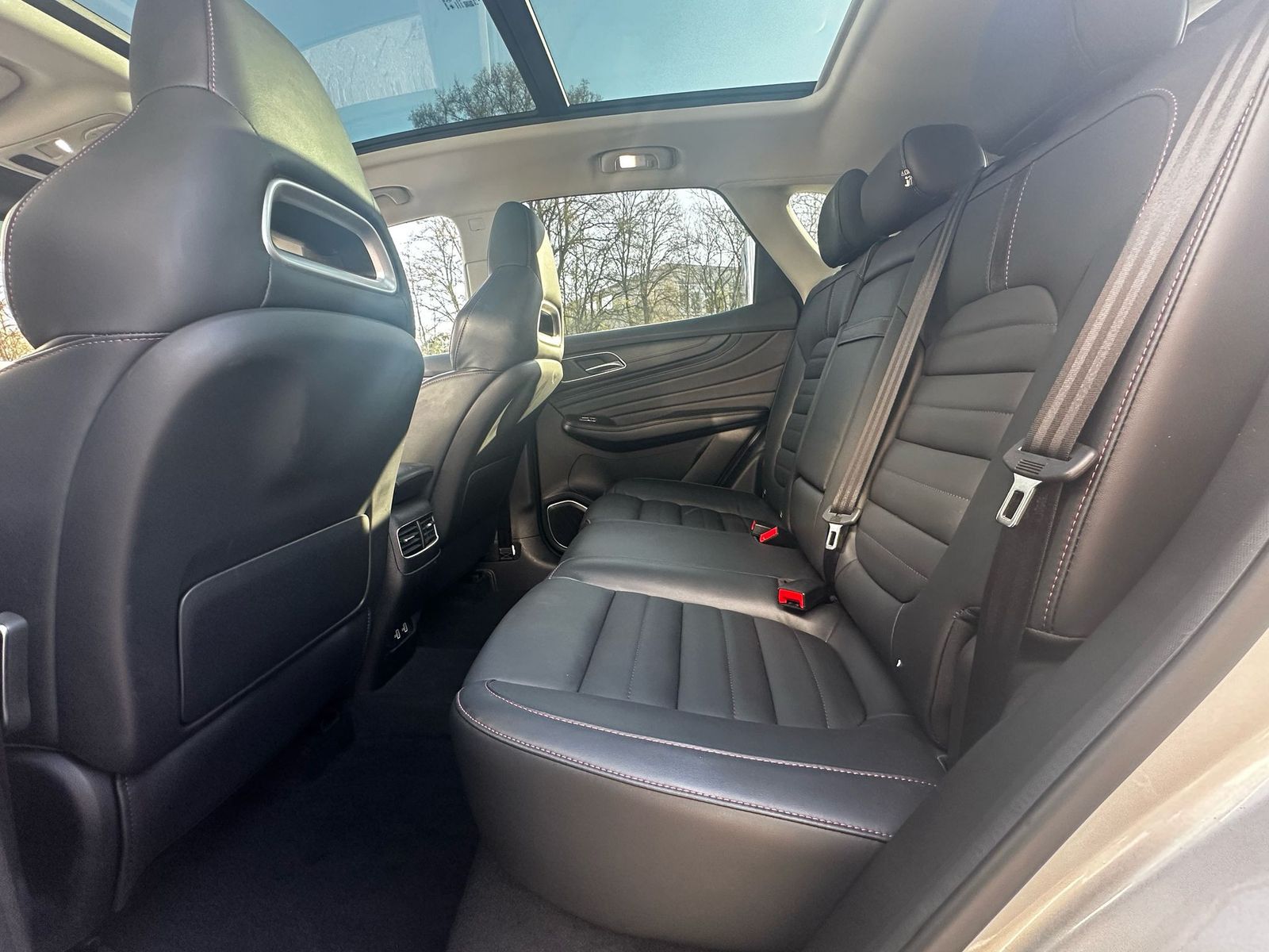 Fahrzeugabbildung MG EHS Luxury PANO+LEDER+NAVI+SHZ+KAMERA+ACC+360°
