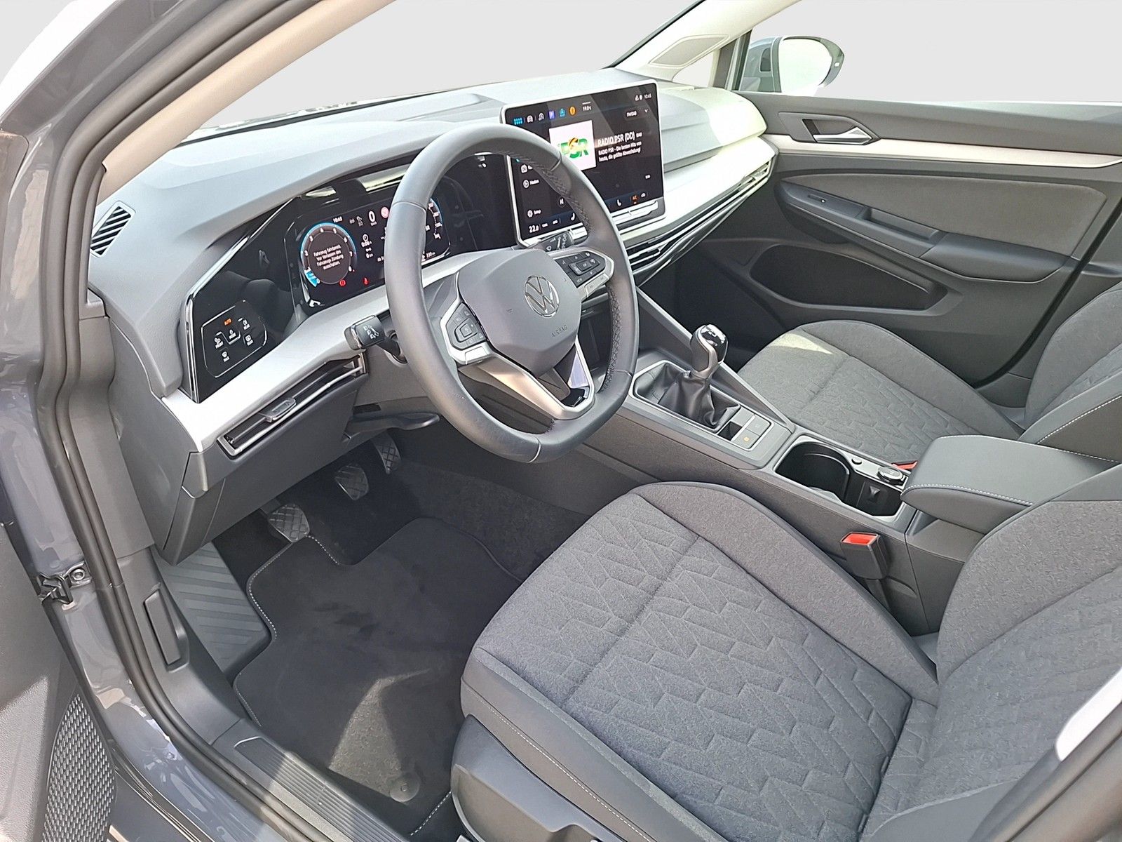 Fahrzeugabbildung Volkswagen Golf VIII Variant TSI Life LEDplus Navi AID ACC