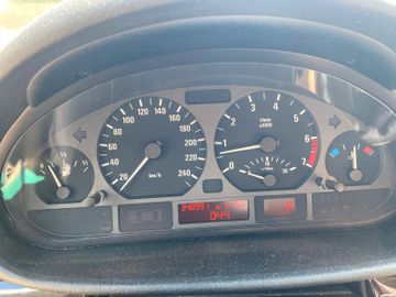 Bild 12 BMW 328 328i Lim. *AT*LEDER*GD*SHZ*KLIMAAUTO*EXPORT*