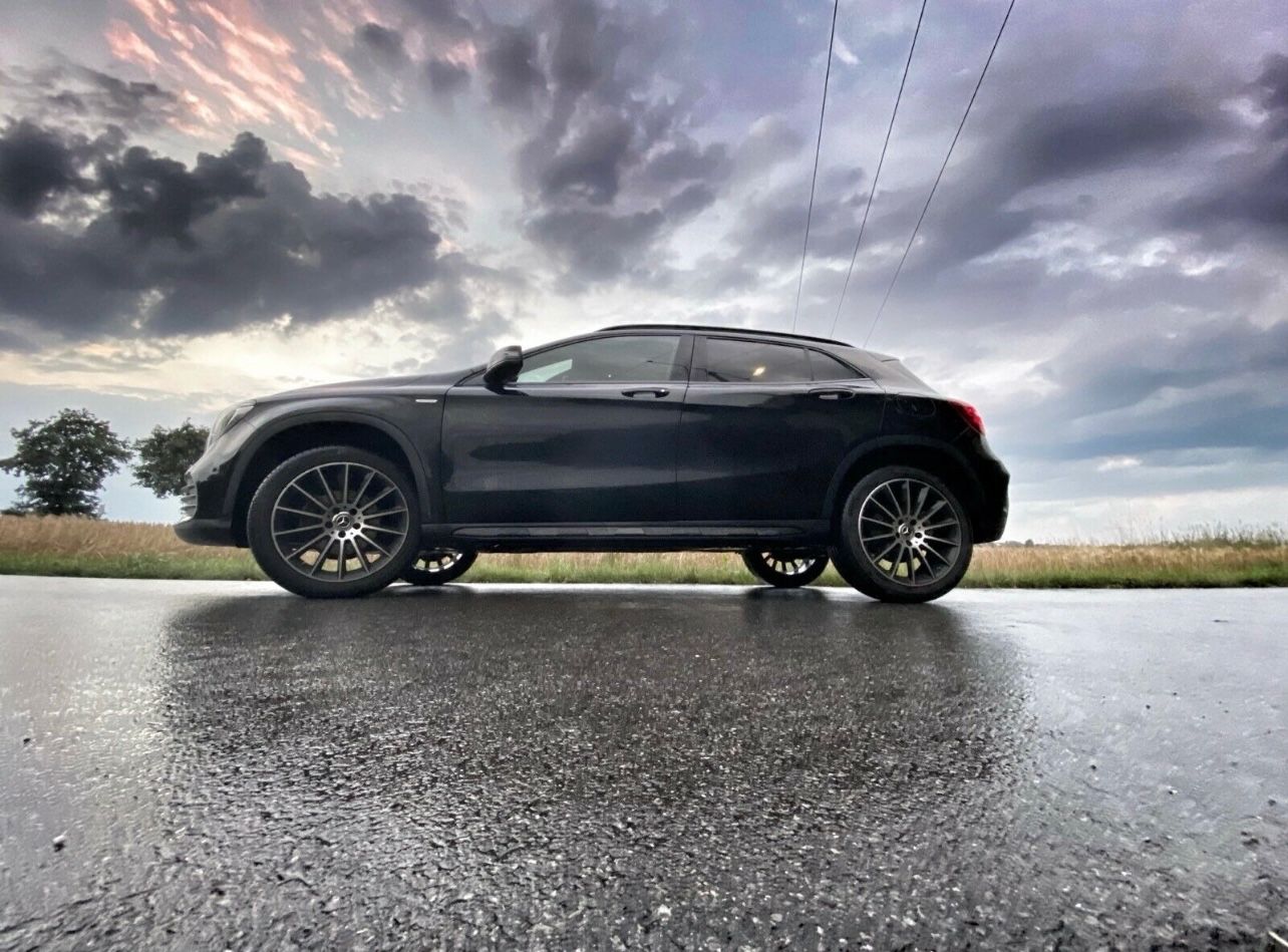 MERCEDES-BENZ GLA 180 PEAK Edition PEAK Edition