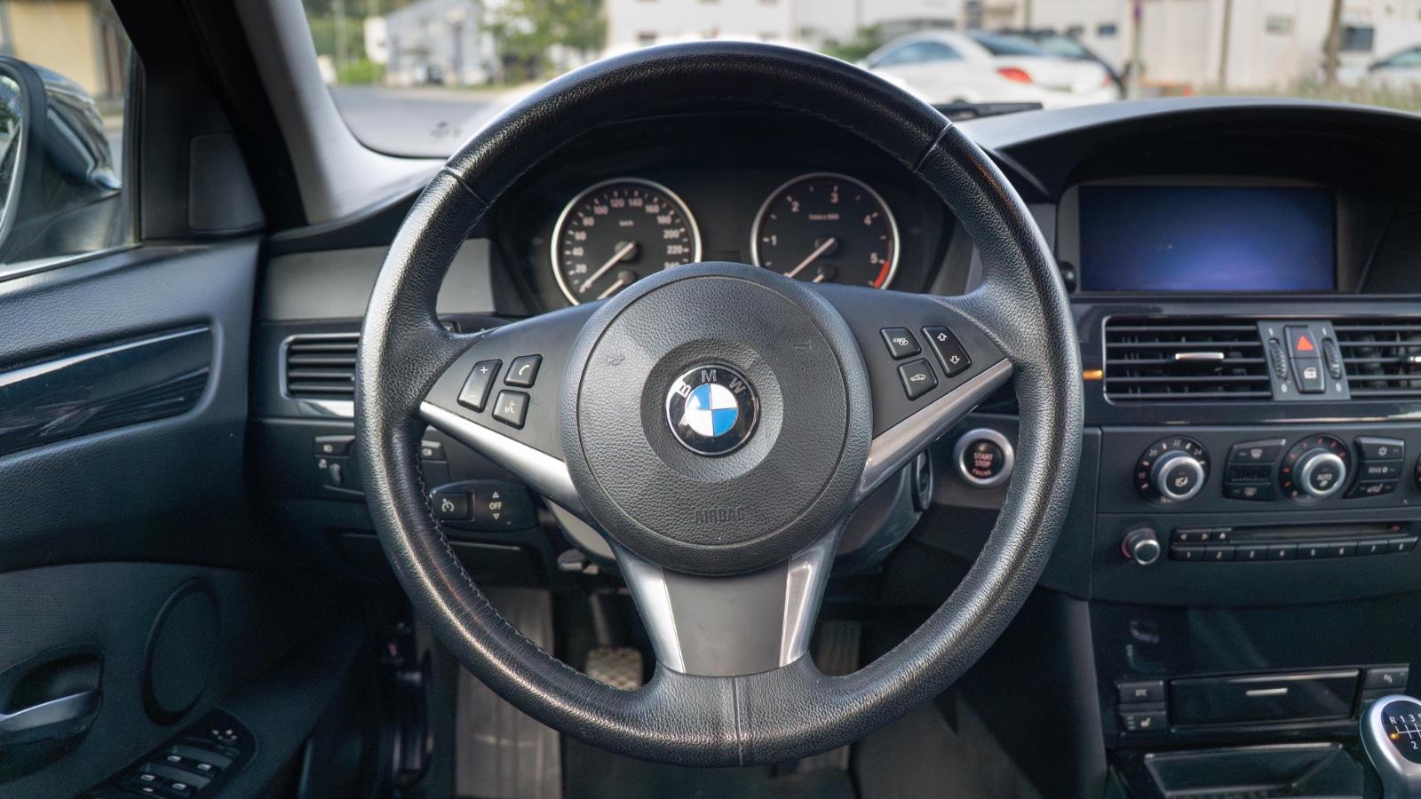 BMW 520 2010 — photo 9