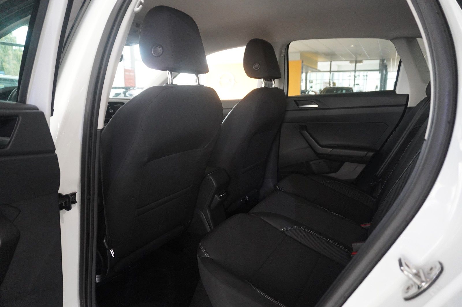 Fahrzeugabbildung Volkswagen Taigo 1.0 TSI STYLE NAVI/IQ-LIGHT/VIRT./SH/DAB+