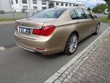 BMW 740i - milanobeige Metallic - BMW 740 aus 2010: 740i