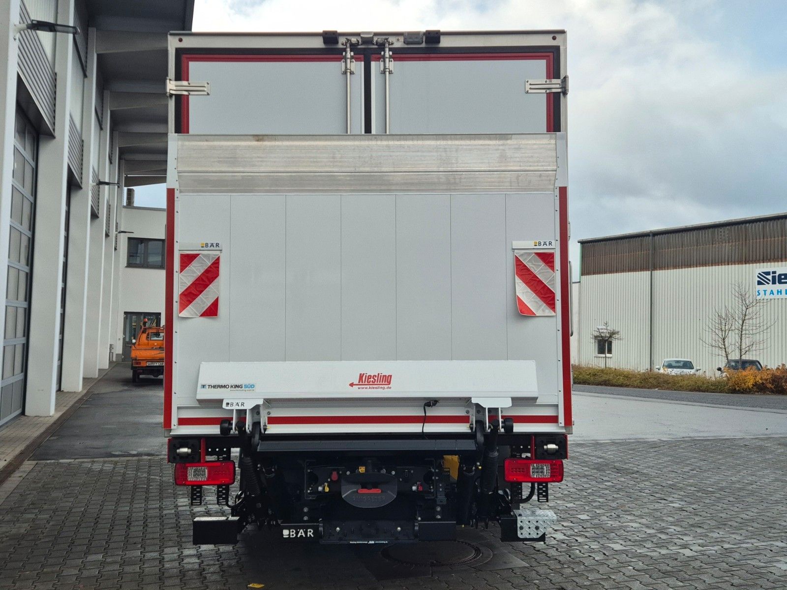 Fahrzeugabbildung Iveco Eurocargo ML160E28 ThermoKing R1200R LBW Tür AHK