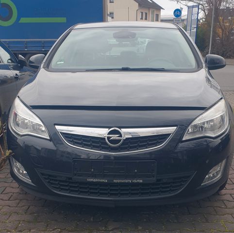 Opel Astra J Lim. 5-trg. Edition