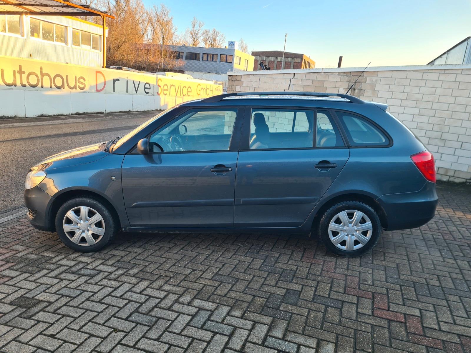 Skoda Fabia 2010 — rear view