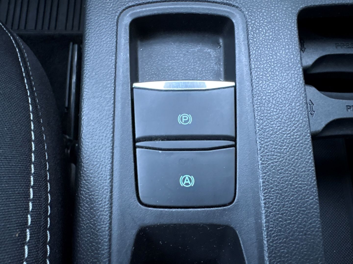 Fahrzeugabbildung Ford Focus Turnier Titanium VerkehrszeichenERK Kamera