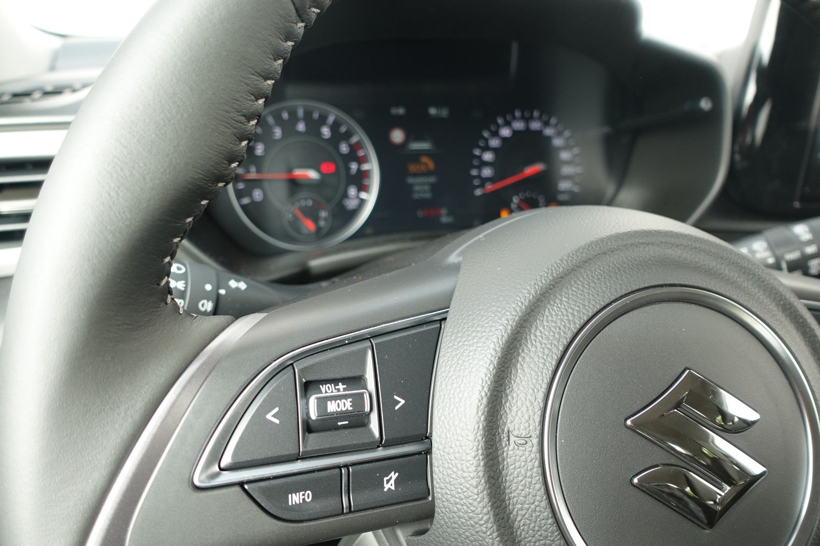 Fahrzeugabbildung Suzuki Swift Comfort 1.2,Navi,Sitzhz,Kamera,Alu,DAB,LED
