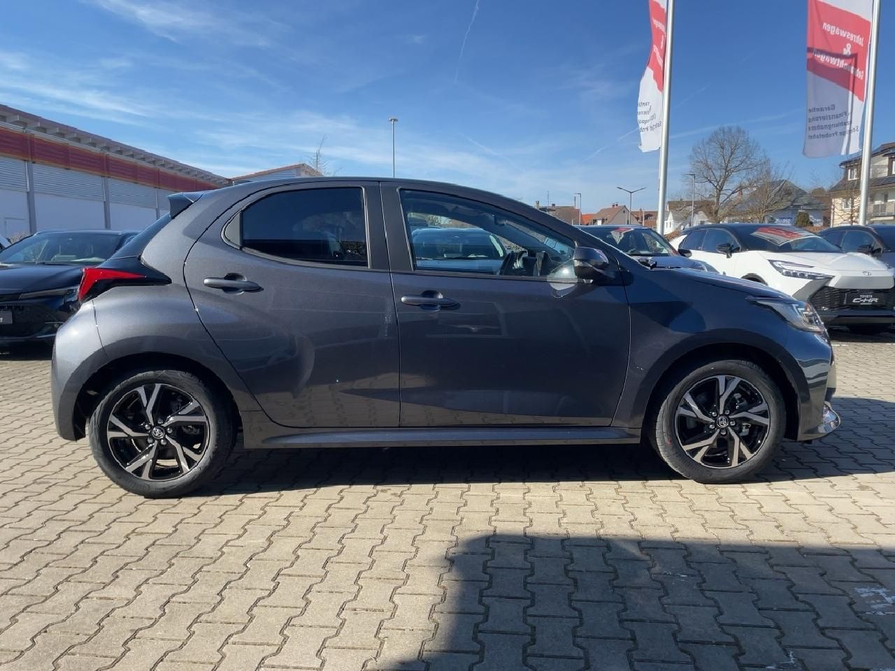 Fahrzeugabbildung Toyota Yaris Hybrid 116PS Team D + Safety + Comfort