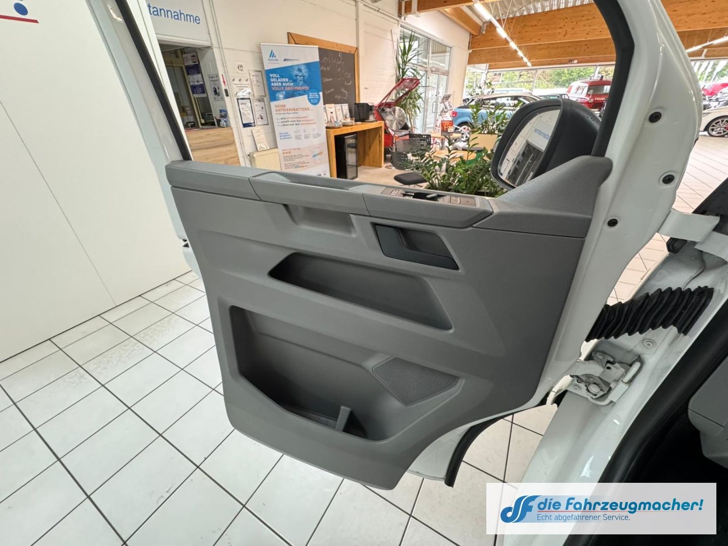 Fahrzeugabbildung Volkswagen T6.1 Transporter MIXTO Trendline lang 4Motion 2.