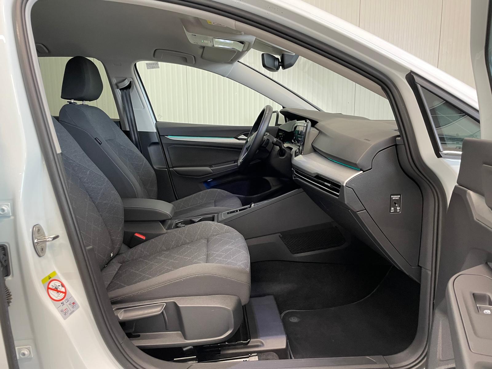 Volkswagen Golf VIII Life 1.0 eTSI DSG NAVI ACC SHZ, миниатюра 20