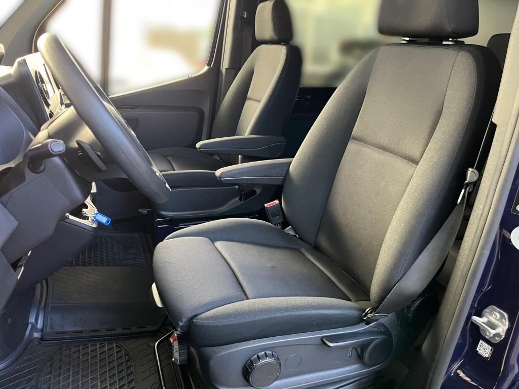 Fahrzeugabbildung Mercedes-Benz Sprinter 317 Mixto L2H2 RWD 5 Sitze RFK 3,5t AHK