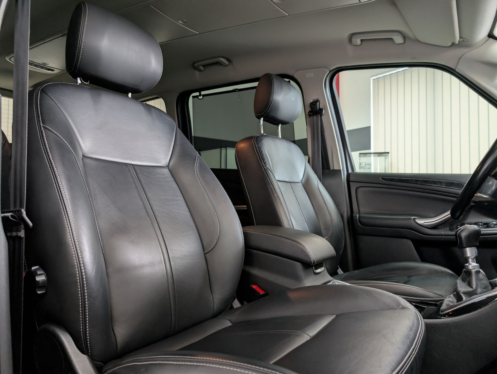 Fahrzeugabbildung Ford Galaxy Ghia 7-SITZ AHK PDC LEDER EURO5 KLIMA