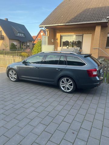 Skoda Octavia RS TDI ACC Pano AHK DSG CarPlay