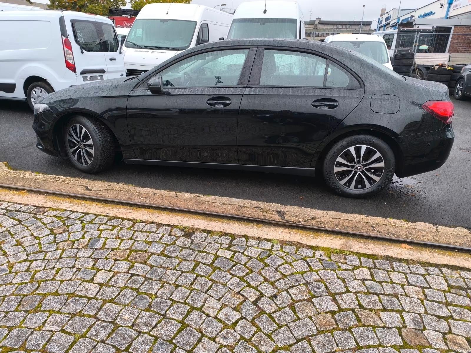 Mercedes-Benz A 180 d,  Limousine, SHZ, R-Kamera, PDC