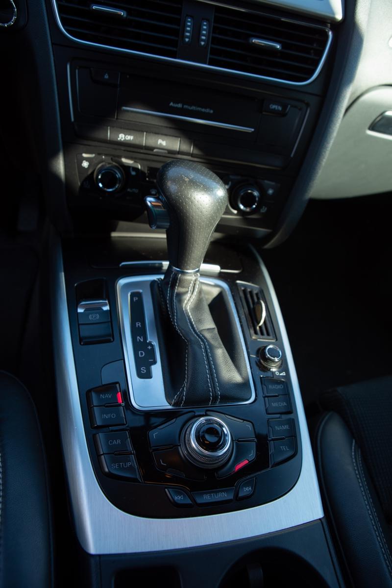 Audi A4 2011 — photo 8