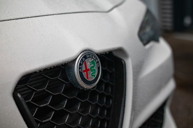 Fahrzeugabbildung Alfa Romeo Giulia 2.0 280PS AT8-Q4 Veloce Editione/Top Fina
