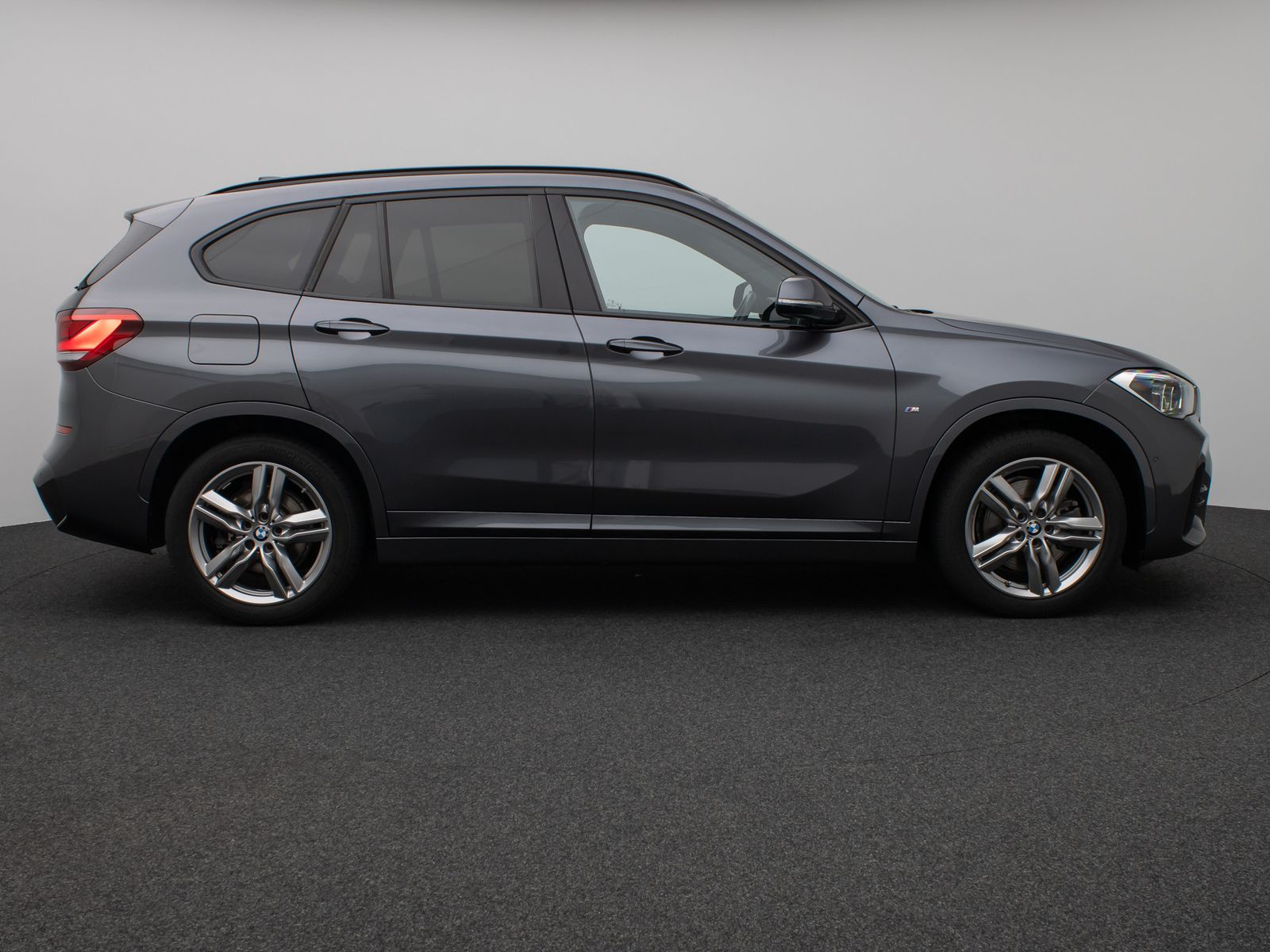 Fahrzeugabbildung BMW X1 xD25e M Sport Panorama DAB Navi LED 18Zoll