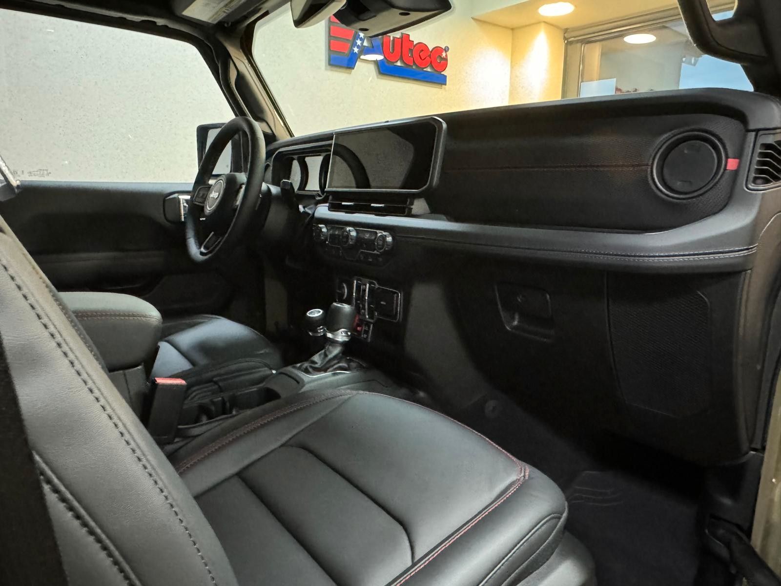 Fahrzeugabbildung Jeep RUBICON X 3.6L-V6-CAM-HARDTOP-35"