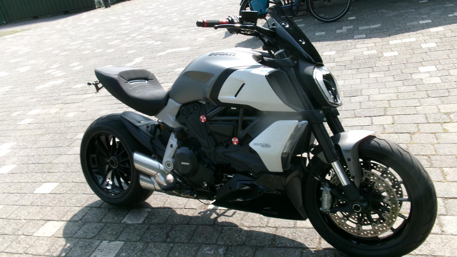 Ducati Diavel 1260 *hoher Kennz.träger*