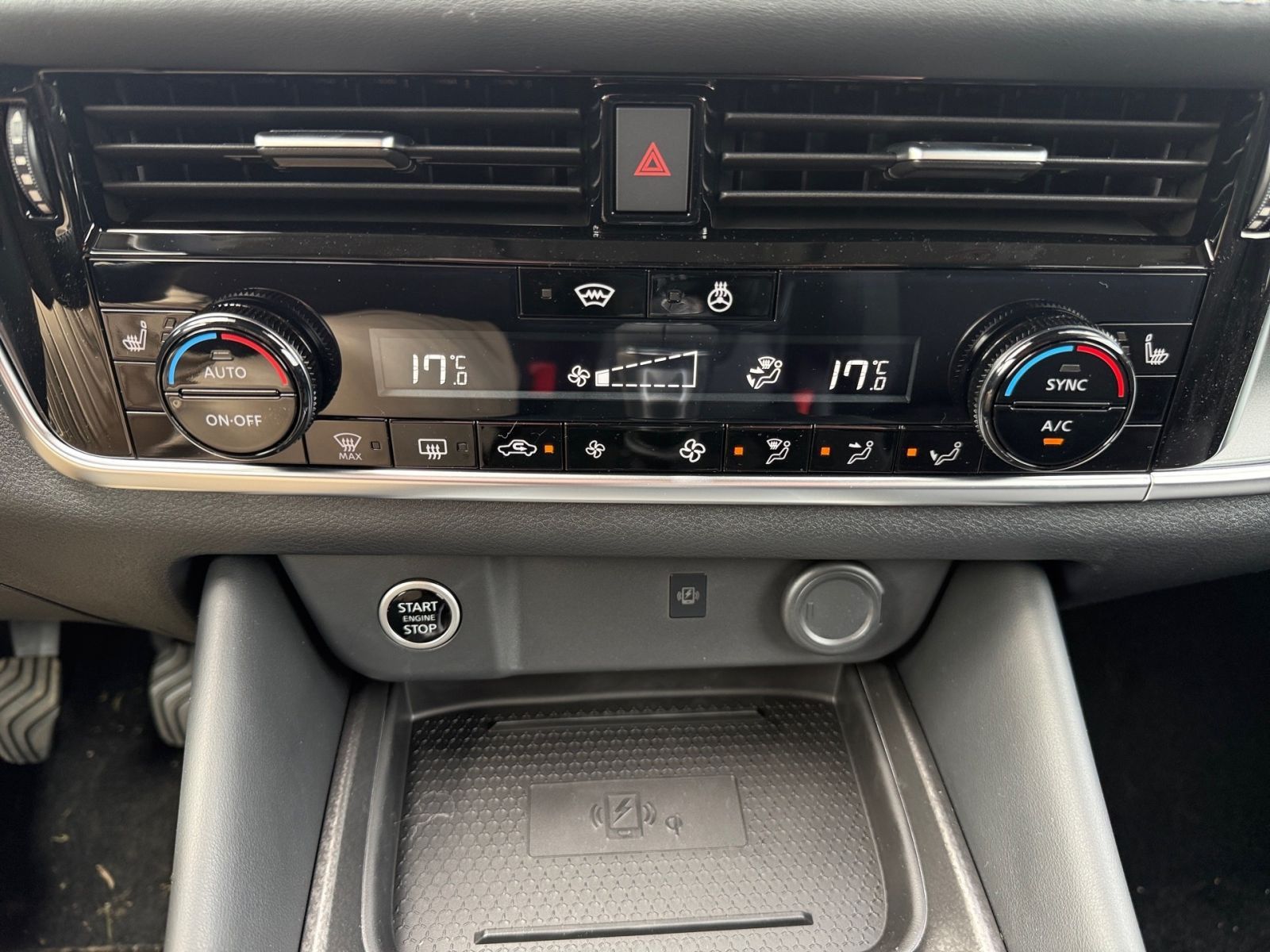 Fahrzeugabbildung Nissan Qashqai 1.3 DIG-T MHEV N-Connecta *360°-KAMERA*W