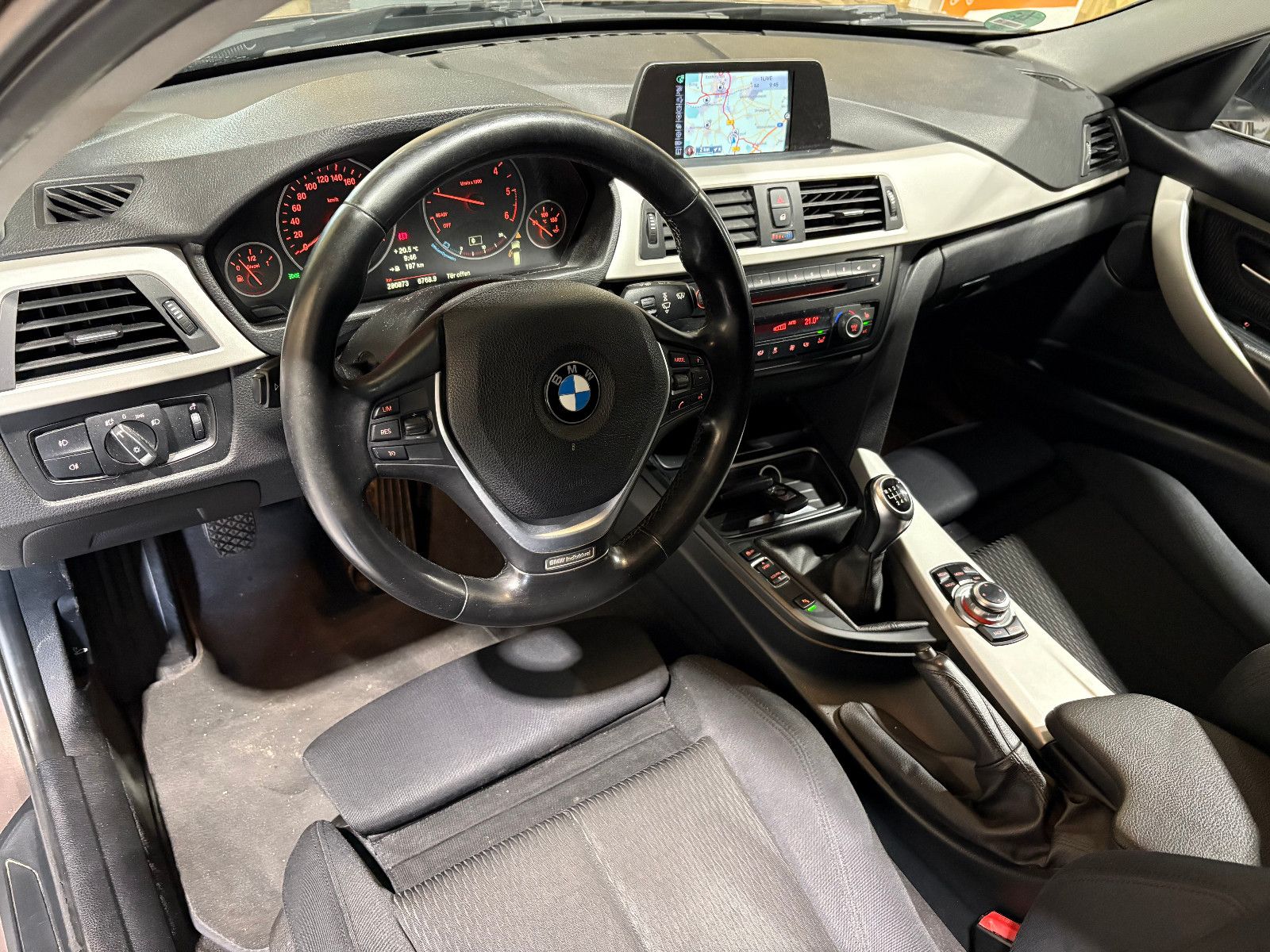 Fahrzeugabbildung BMW 325 Baureihe 3 Touring 325 d/NAVI/PDC/SHZ/KLIMA/