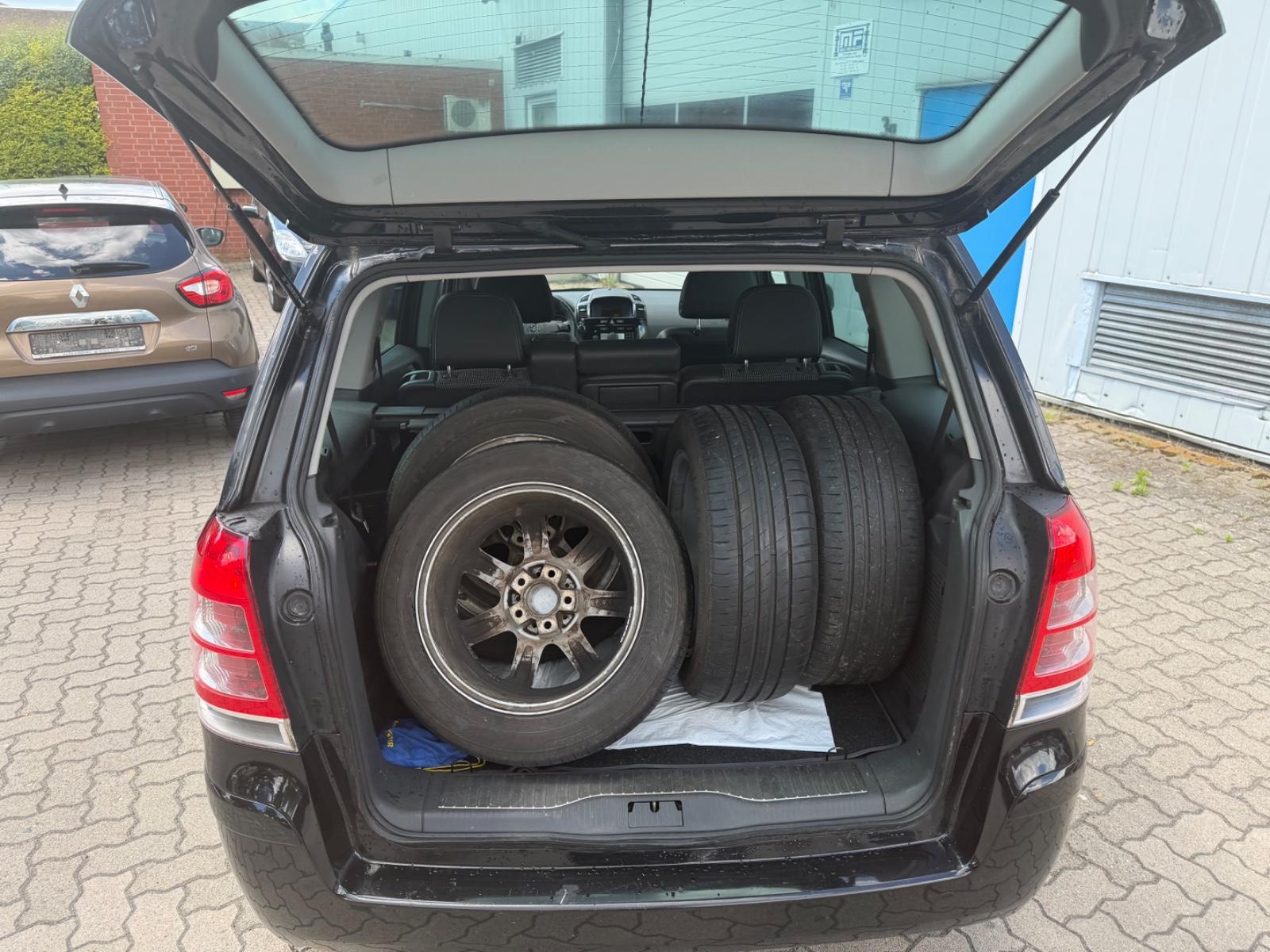 Opel Zafira 2011 — photo 11