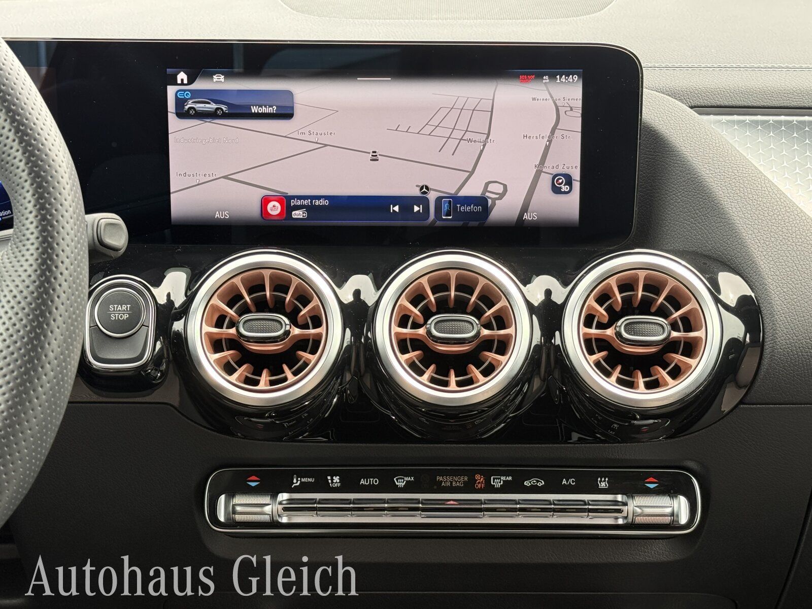 Fahrzeugabbildung Mercedes-Benz EQA 300 Electric Art 4Matic Navi/Distronic/Klima