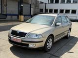 Skoda Octavia Combi Elegance 2.0 - Skoda Octavia aus 2005: Kombi