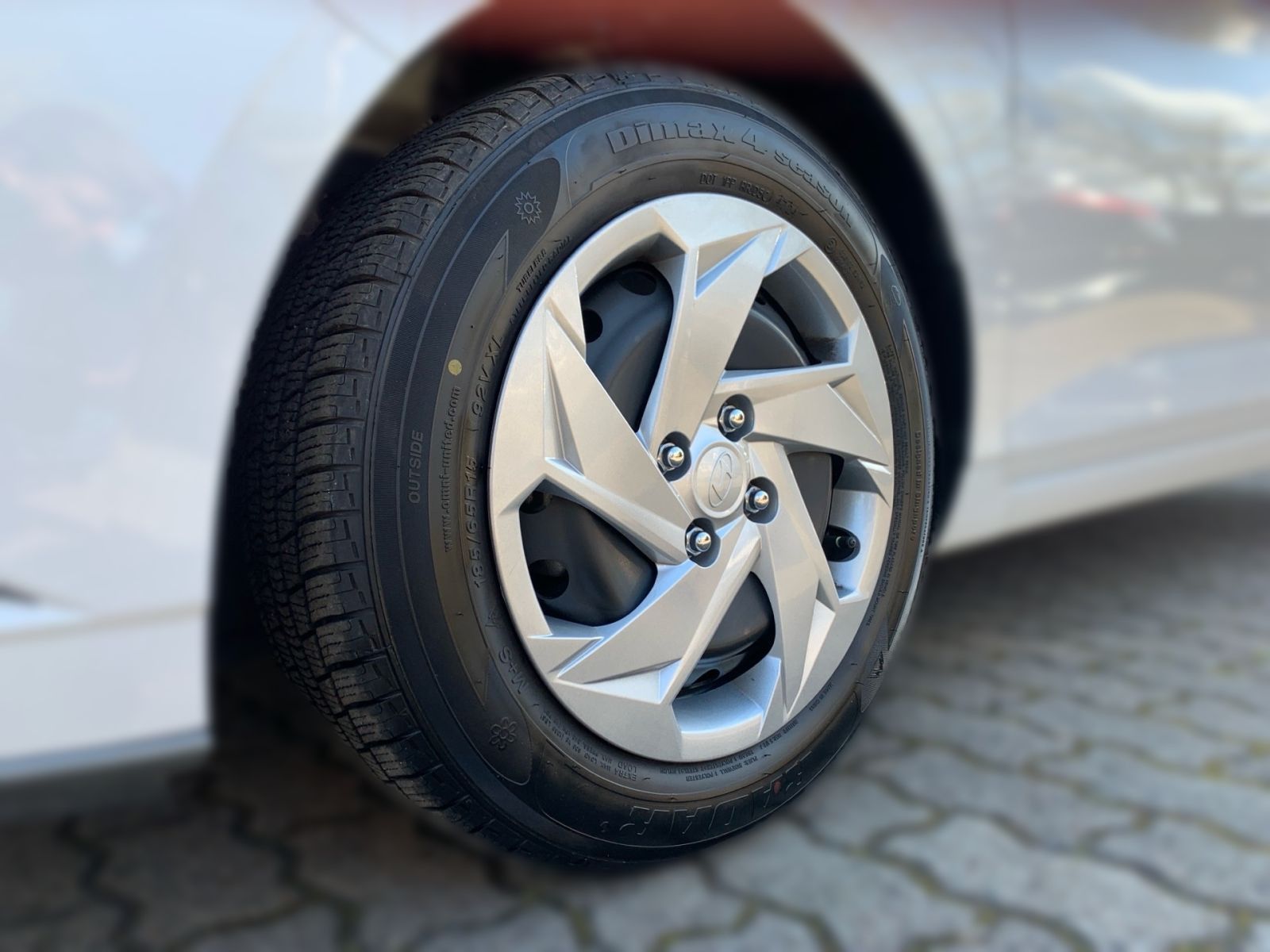 Fahrzeugabbildung Hyundai i20 1.2 Select Funktions Paket Navi