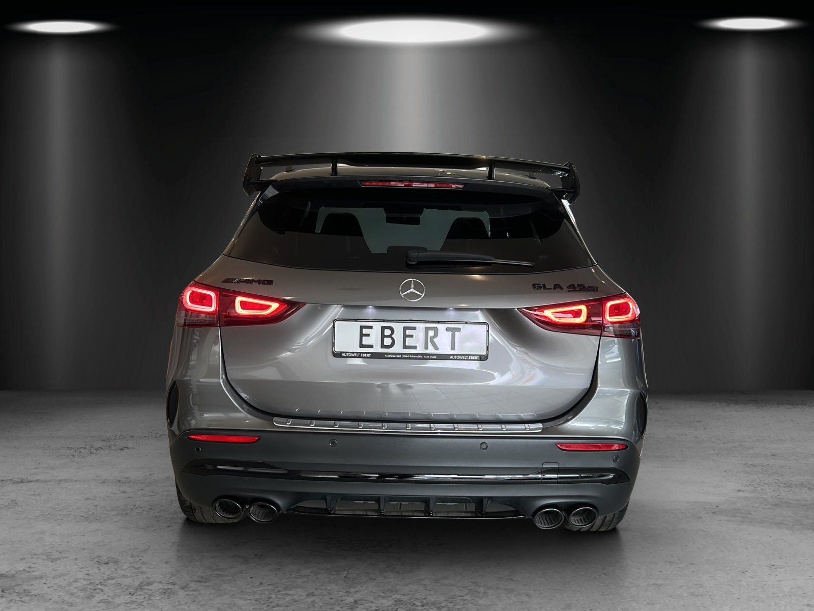 Fahrzeugabbildung Mercedes-Benz GLA 45 S AMG Perf.Sitze DISTRO Massage AERO Pano