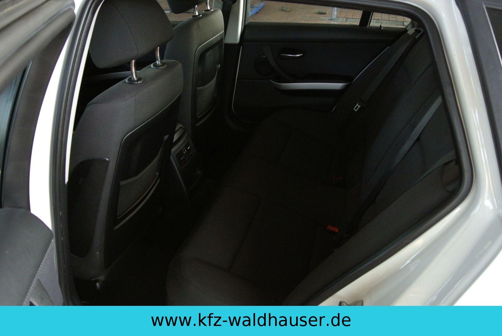 BMW 318 2010 — photo 29