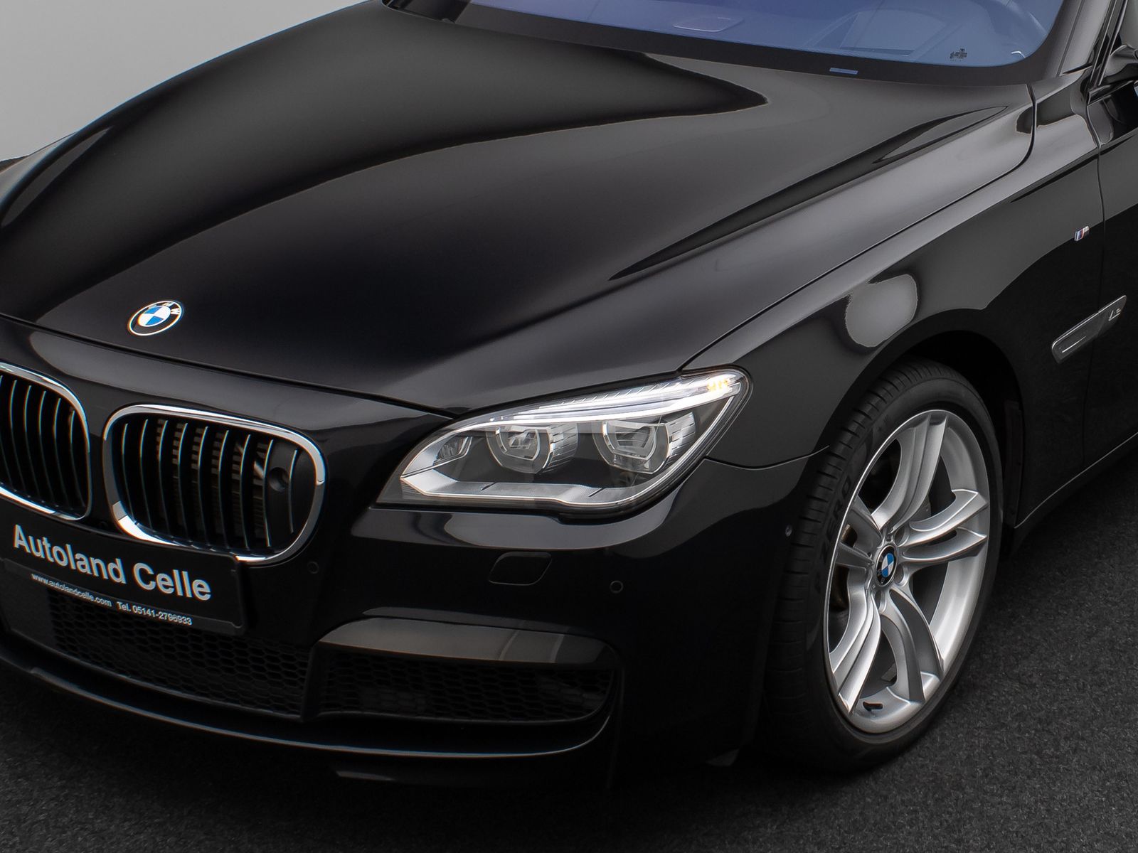 Fahrzeugabbildung BMW 760 Li M Sport Glasdach B&O HUD SoftCl NightVisi