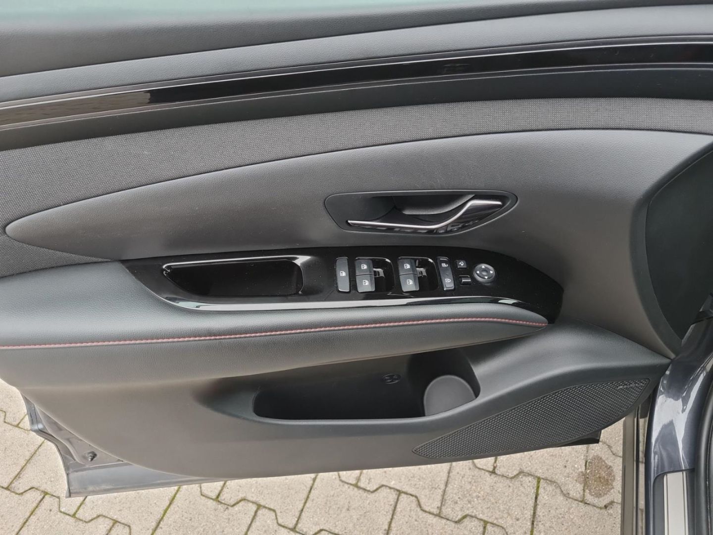 Fahrzeugabbildung Hyundai Tucson Line Hybrid 1.6 T-GDi 230PS 6-AT 2WD N LI