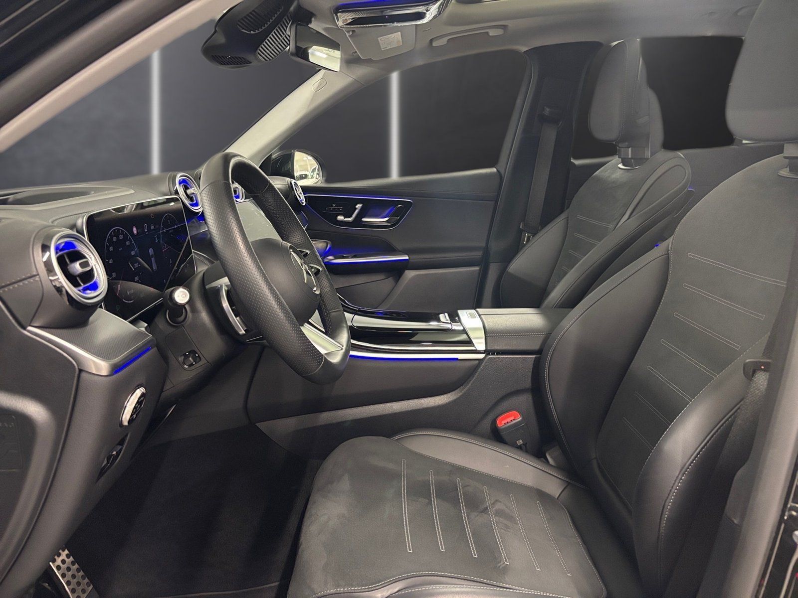 Fahrzeugabbildung Mercedes-Benz GLC 300 d 4M AMG*Airmatic*AHK*HUD*Pano*20"*Distr