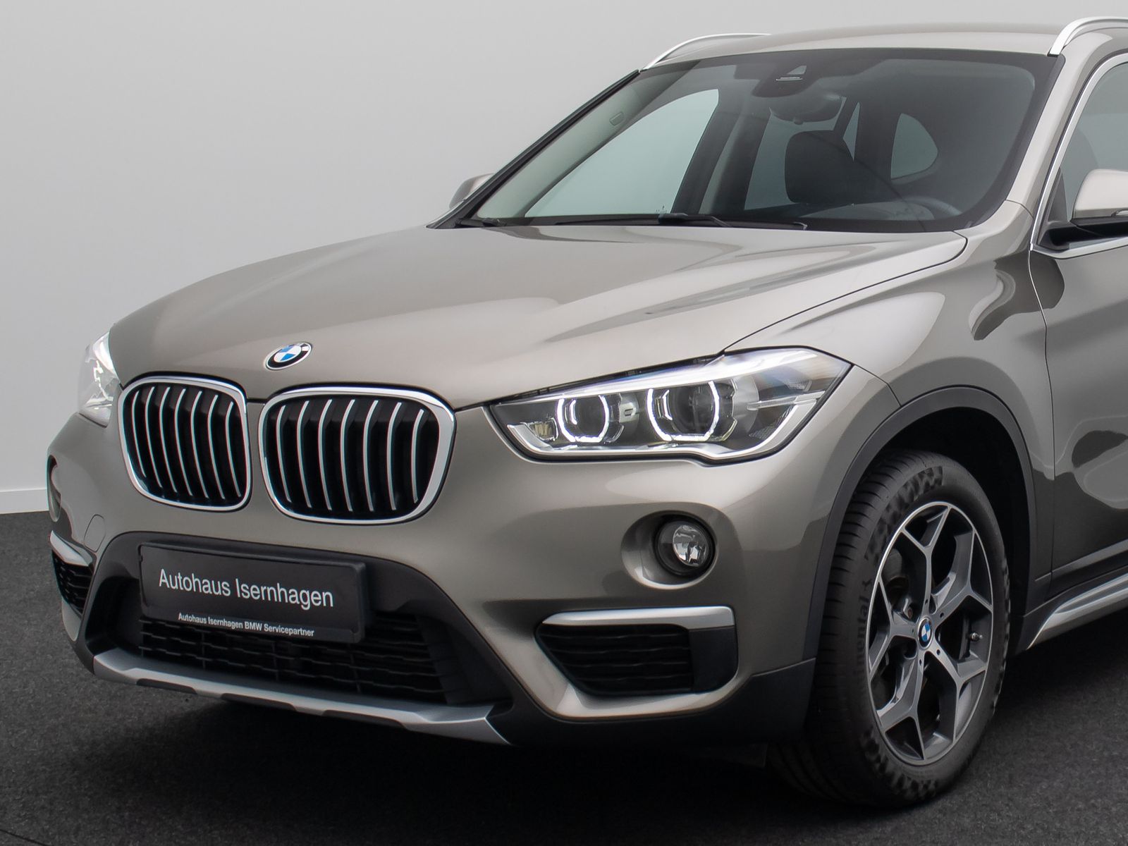 Fahrzeugabbildung BMW X1xD20d xLine Kamera HUD Alarm H/K NaviPlus 18"