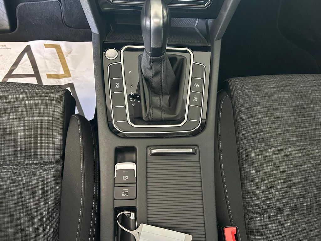 Volkswagen Passat Variant BUSINESS PANO*HUD*CAM*AHK*IQ.LIGH