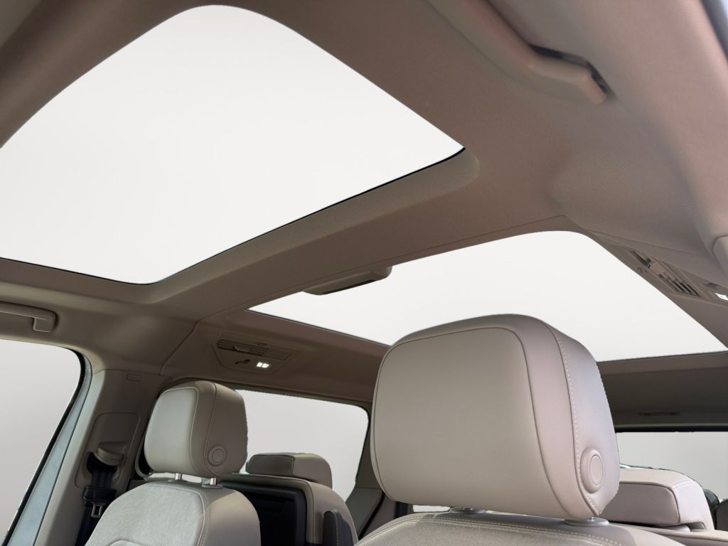 Fahrzeugabbildung Volkswagen T7 Multivan eHybrid 4MOTION LÜ Energy Panorama