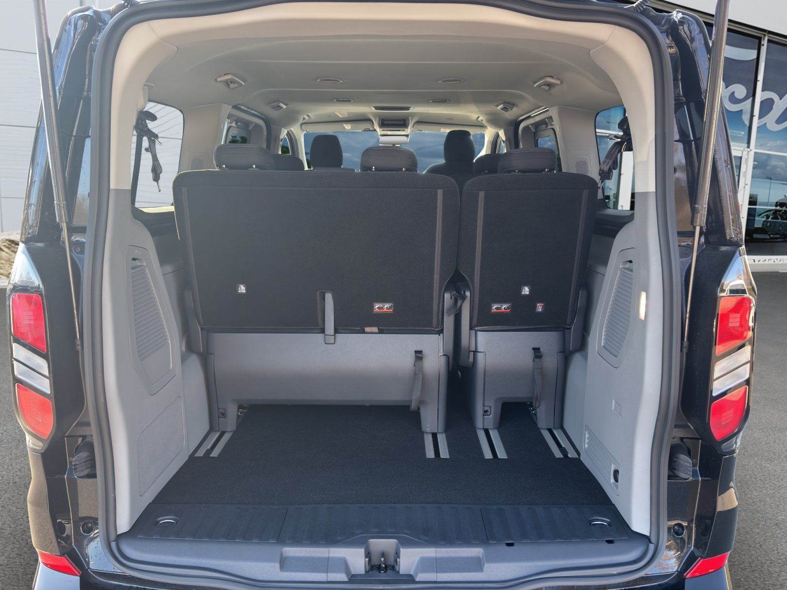 Fahrzeugabbildung Ford Tourneo Custom 2.0 Ecoblue 320 L1 Tourneo Titani