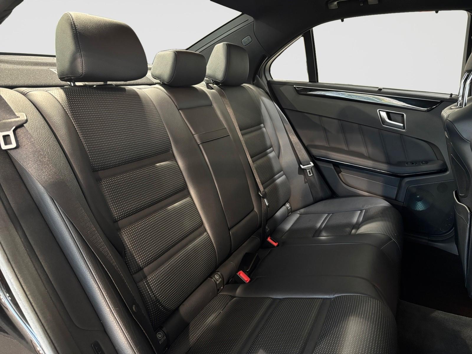 Mercedes-Benz E63 AMG Lim. DRIVERS COMAND SCHIEBE HK PARK