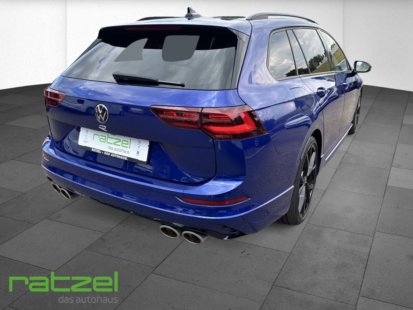 Fahrzeugabbildung Volkswagen Golf Variant 4Motion VIII R 2.0l TSI AHK-klappba