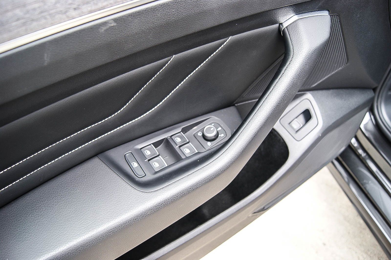 Fahrzeugabbildung Volkswagen Passat Variant 20TDI 4Motion R-Line MATRIX PANO