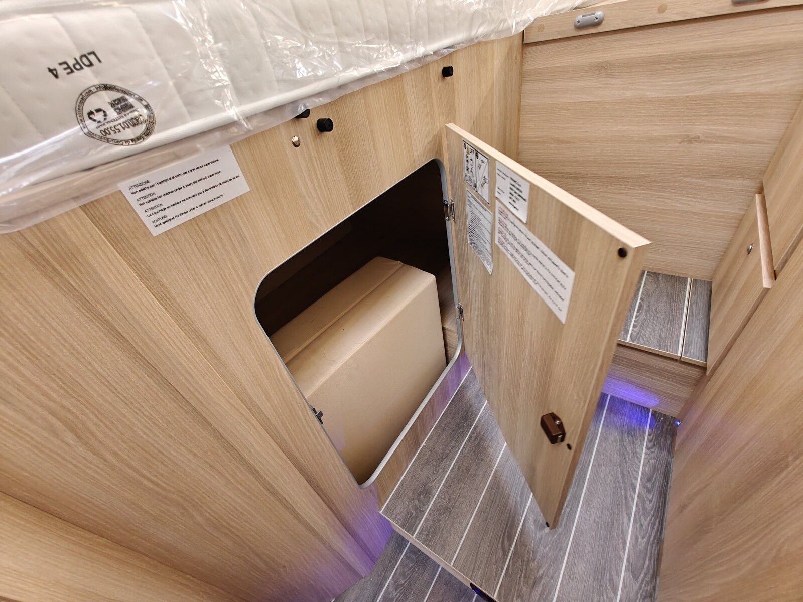 Fahrzeugabbildung NobelART T 7000