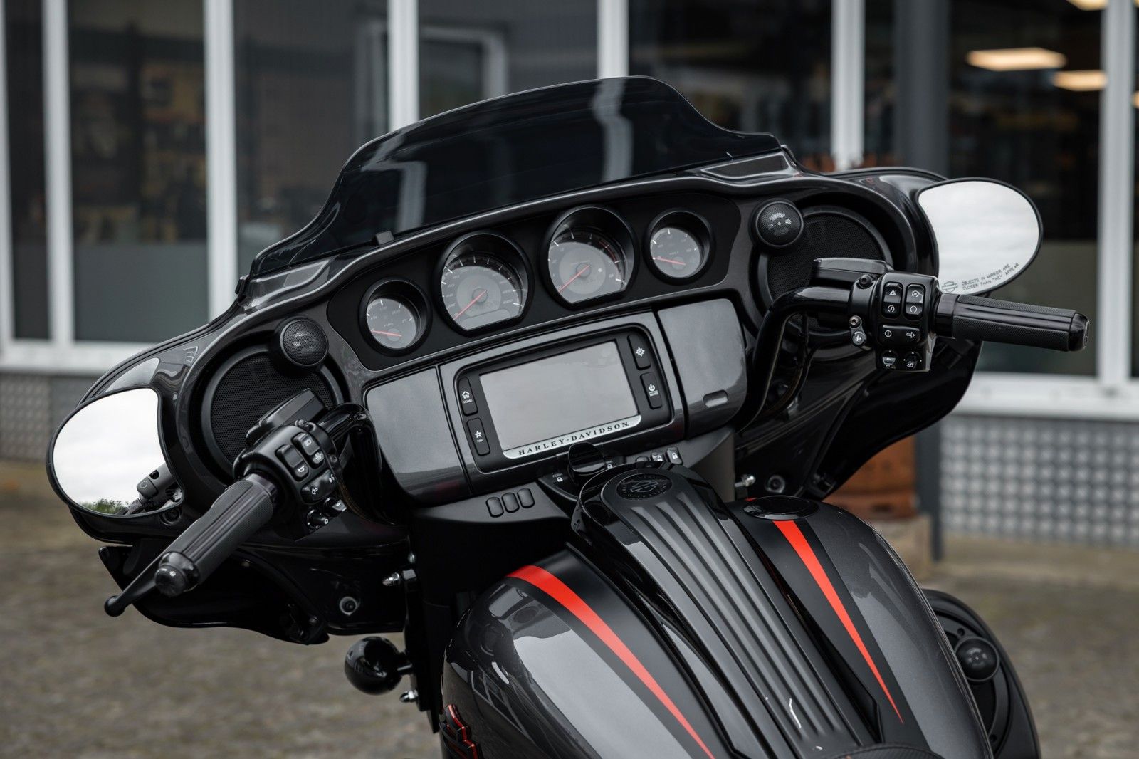 Fahrzeugabbildung Harley-Davidson CVO STREET GLIDE 117 FLHXSE - KESSTECH
