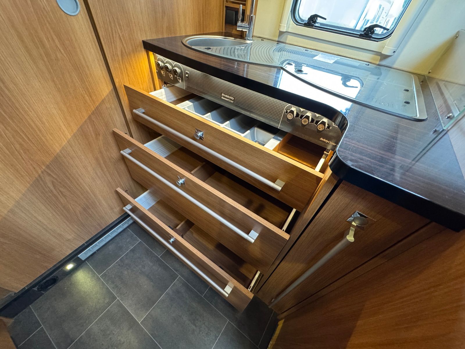 Fahrzeugabbildung Dethleffs Esprit Comfort I 7150-2 QUEENSBETT 1.HAND