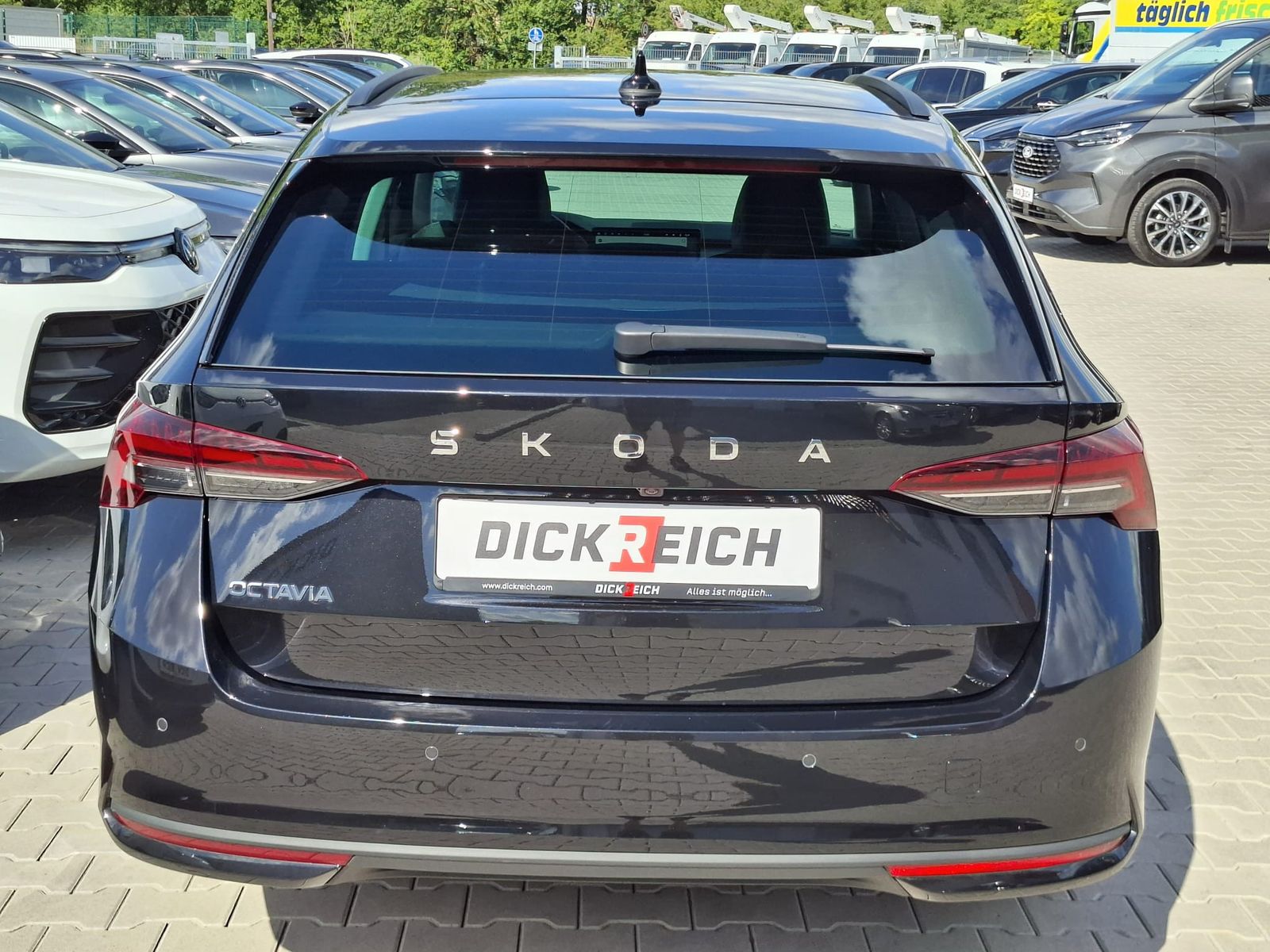 Fahrzeugabbildung SKODA Octavia 1.5 eTSI DSG Selection LED*AHK*5J-Gar.