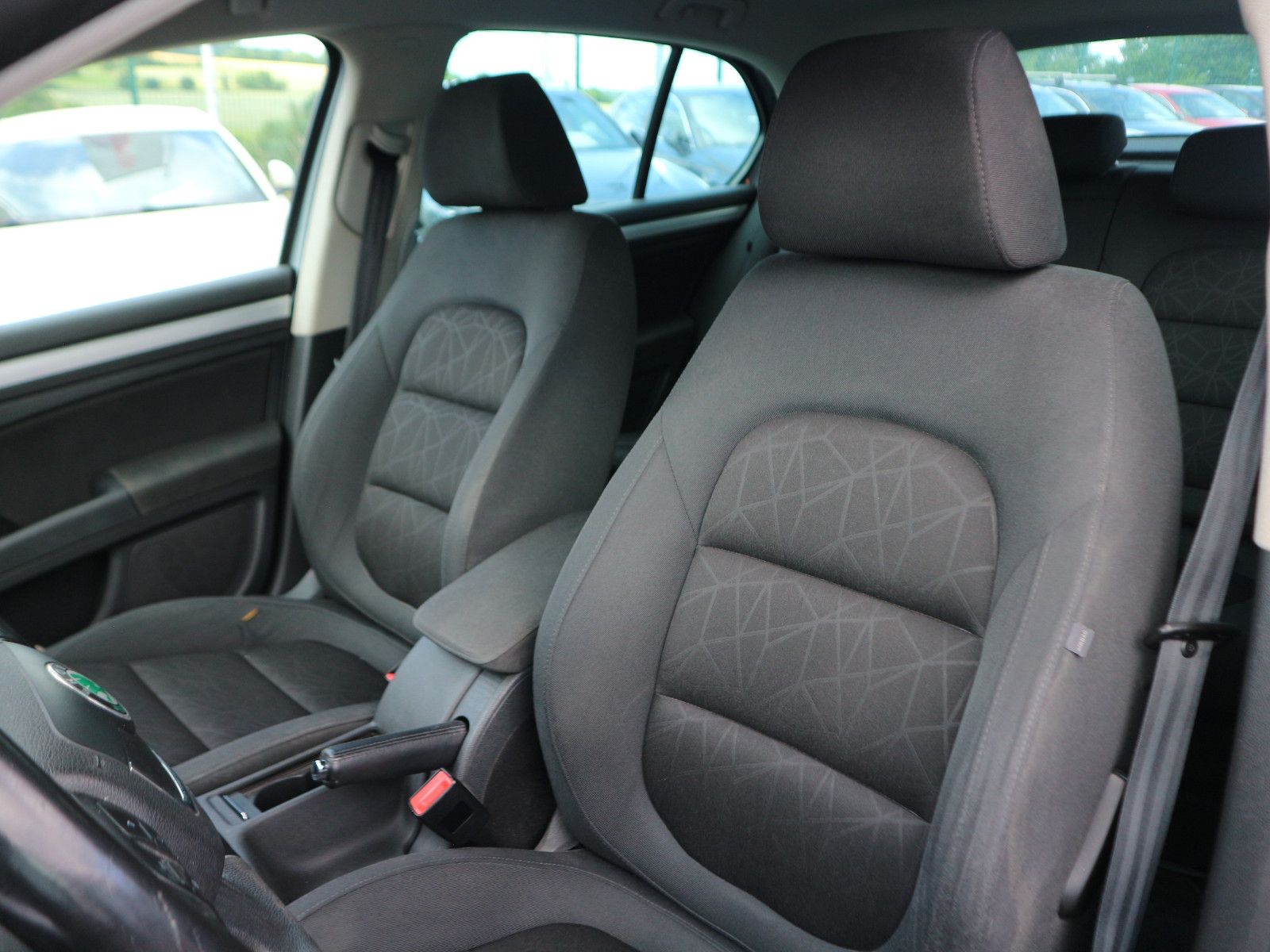 Fahrzeugabbildung SKODA Superb Family DSG GRA Xenon PDC SHZ