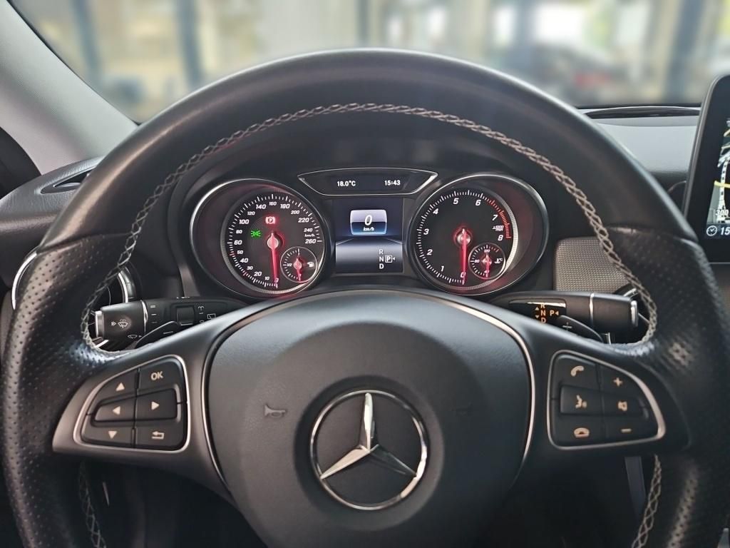 Fahrzeugabbildung Mercedes-Benz CLA 200 SB Progressive Pano Navi KAM LED Sound